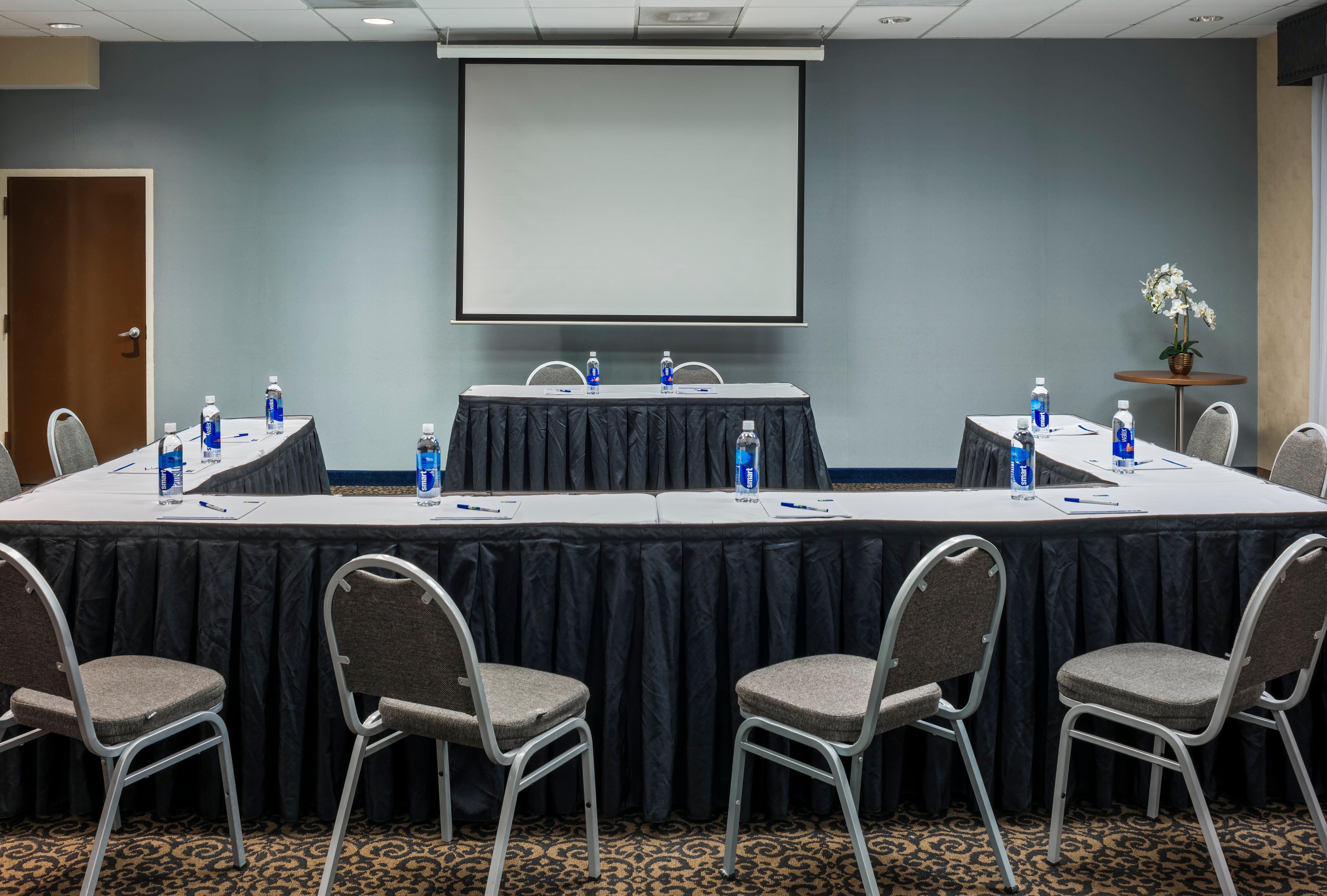 Holiday Inn Express & Suites Laurel Lakes By Ihg Exteriér fotografie