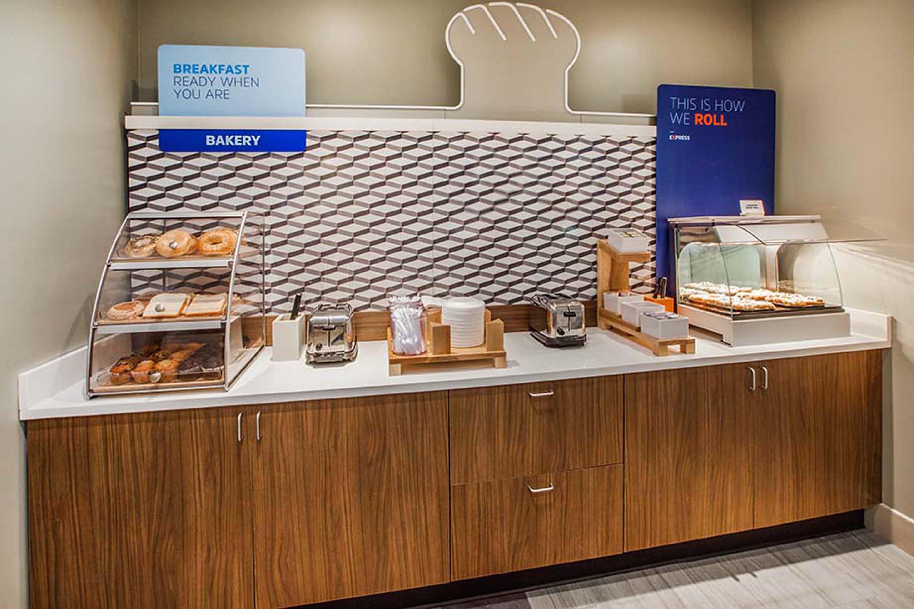 Holiday Inn Express & Suites Laurel Lakes By Ihg Exteriér fotografie
